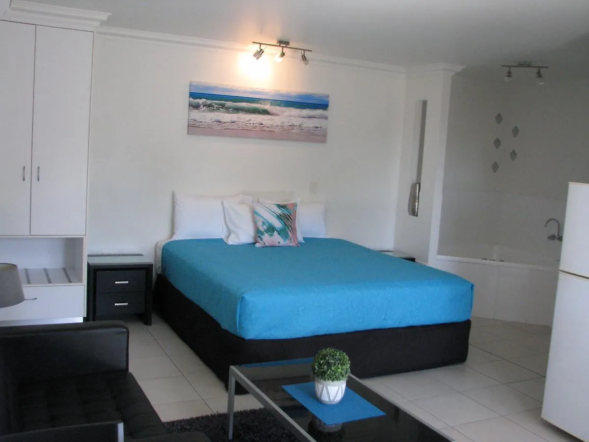 Charm City Motel Bundaberg 3*,