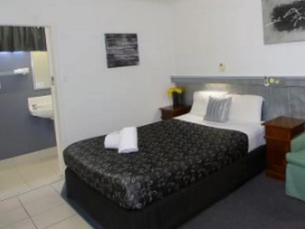 Charm City Motel Bundaberg 3*,