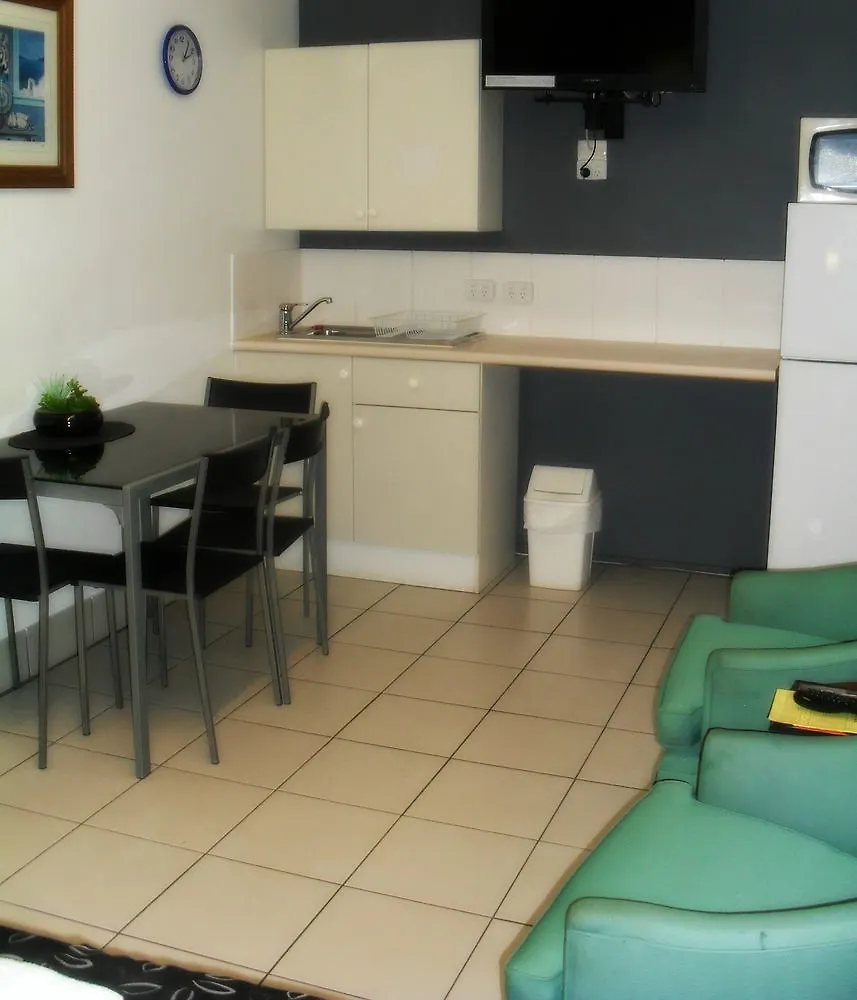 בונדברג Charm City Motel